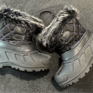 Girls size 3 snow boots GUC